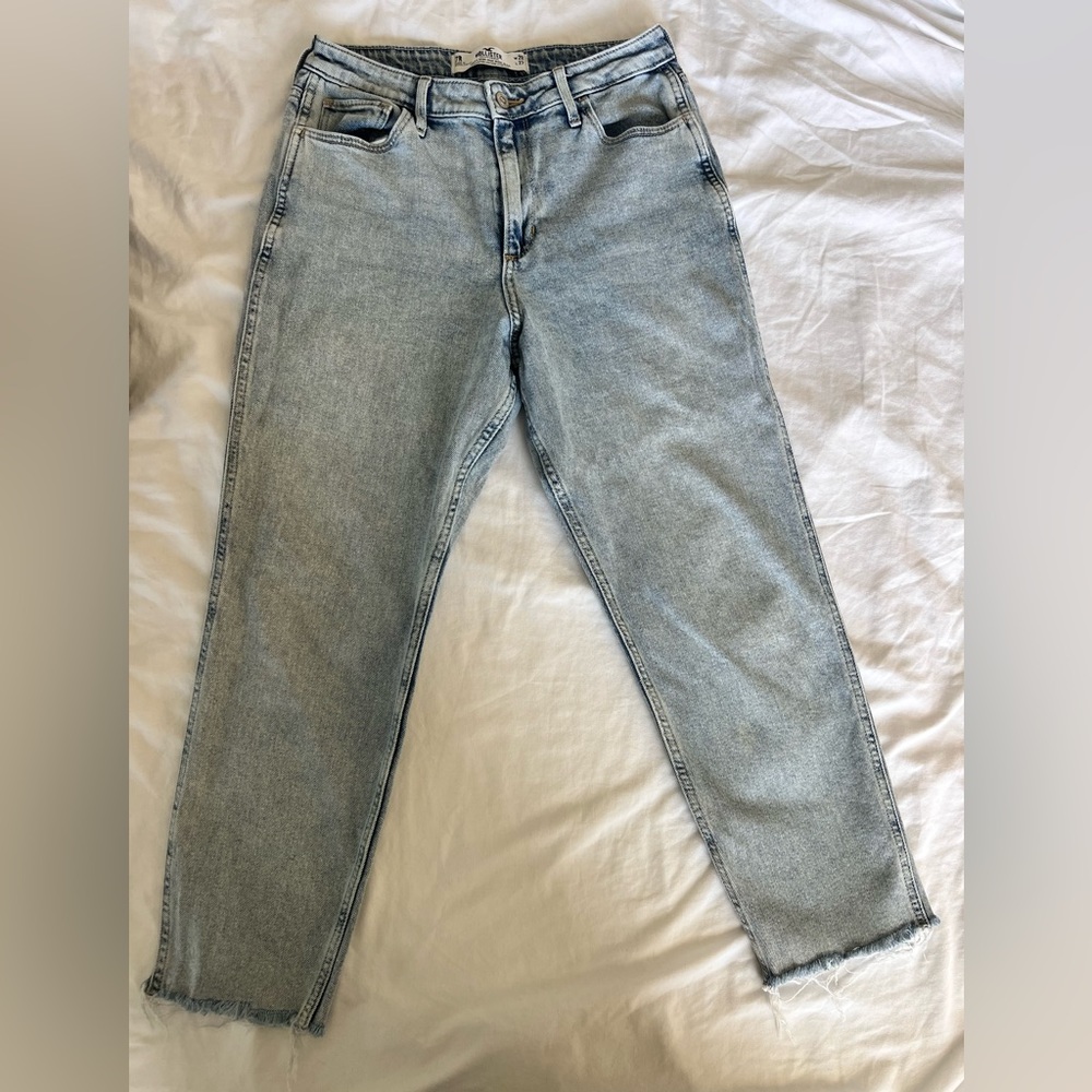 Hollister Curvy Mom Jean Size 28